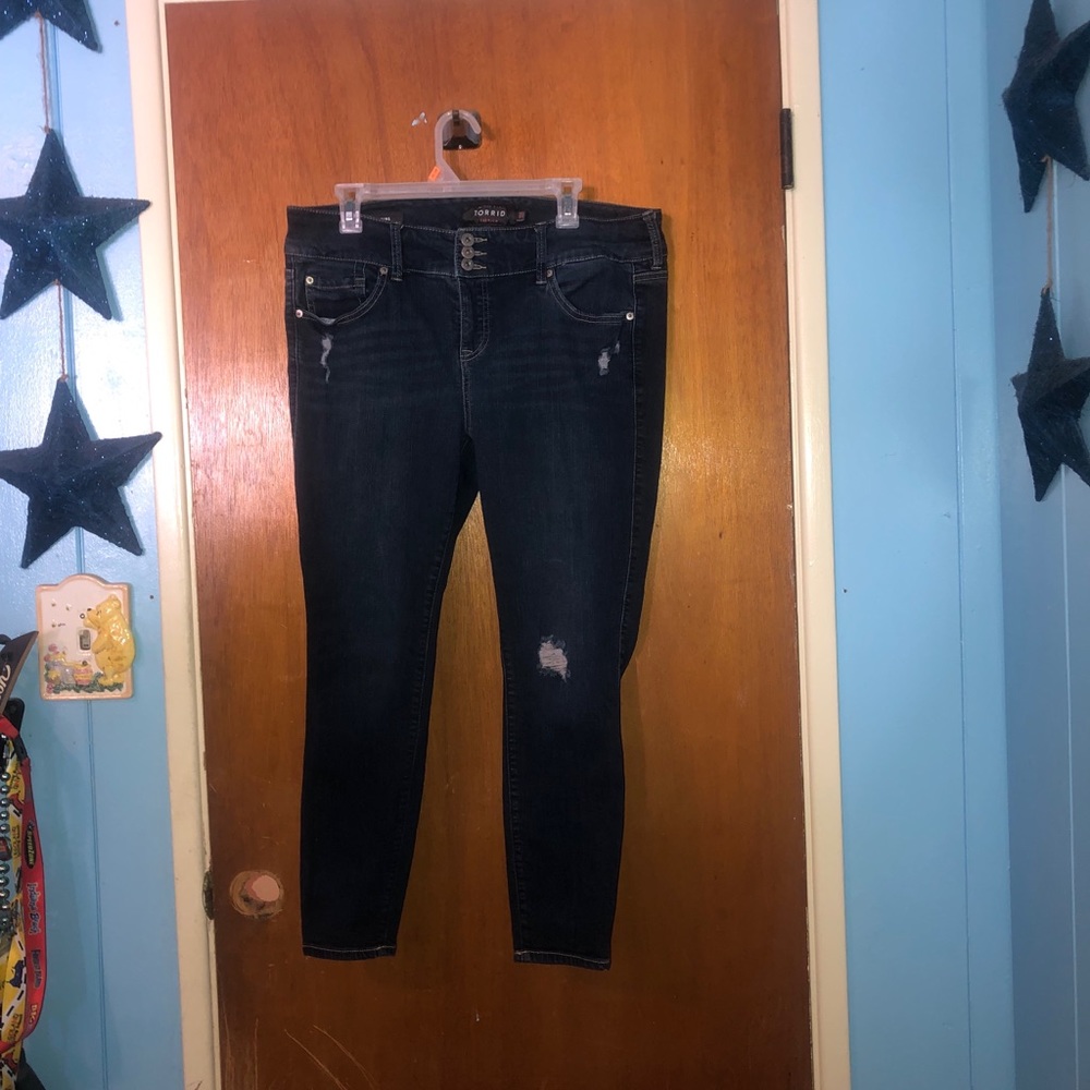 Torrid 16s (Short) Premium Medium Wash Distressed